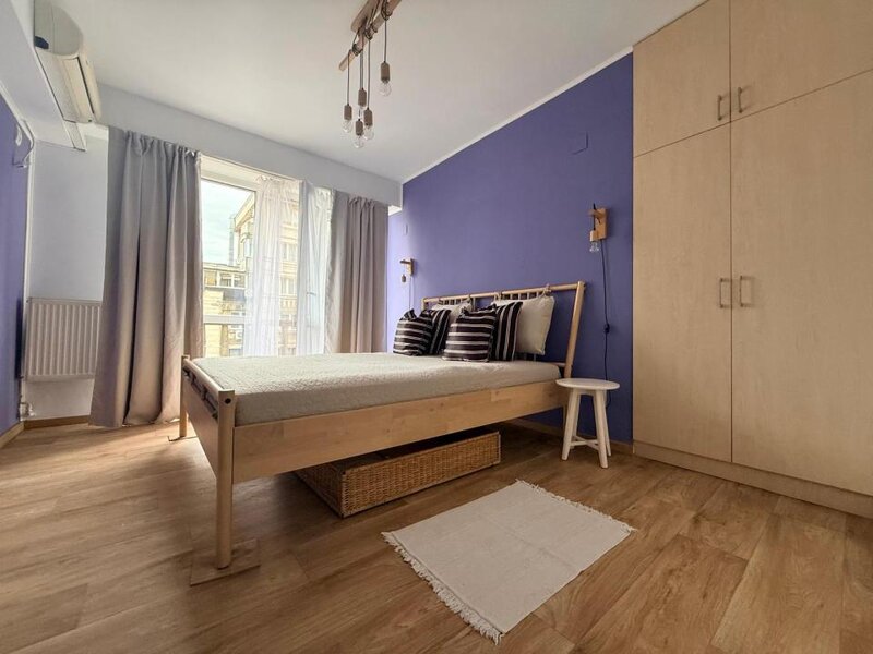 Calea Victoriei, Bloc Romarta, Universitate Metrou, de inchiriat 2 camere.