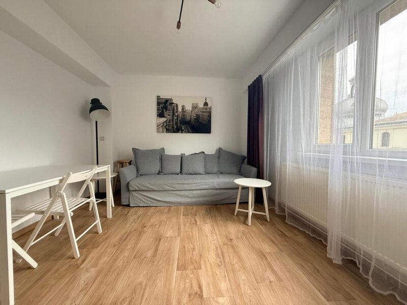 Calea Victoriei, Bloc Romarta, Universitate Metrou, de inchiriat 2 camere.