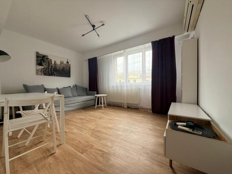 Calea Victoriei, Bloc Romarta, Universitate Metrou, de inchiriat 2 camere.