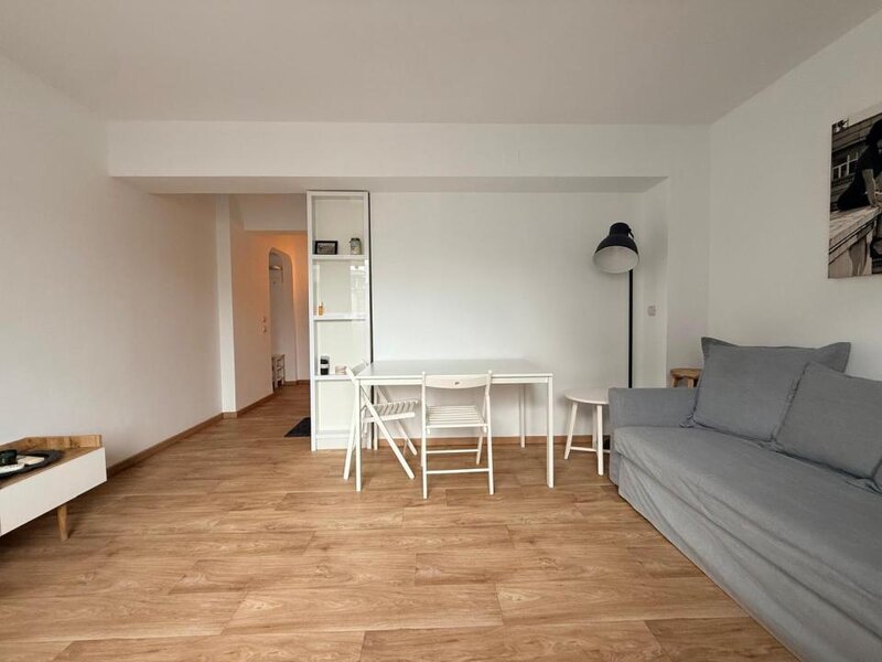 Calea Victoriei, Bloc Romarta, Universitate Metrou, de inchiriat 2 camere.