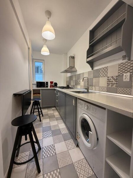 Calea Victoriei, Bloc Romarta, Universitate Metrou, de inchiriat 2 camere.