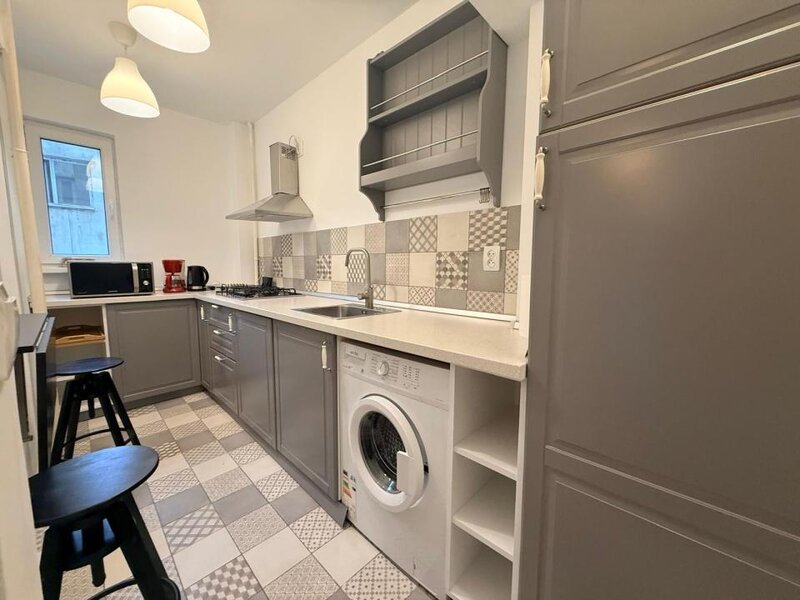 Calea Victoriei, Bloc Romarta, Universitate Metrou, de inchiriat 2 camere.