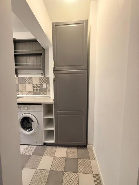 Calea Victoriei, Bloc Romarta, Universitate Metrou, de inchiriat 2 camere.