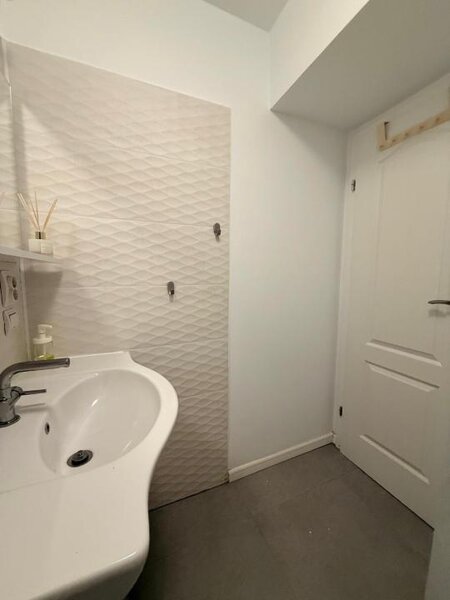 Calea Victoriei, Bloc Romarta, Universitate Metrou, de inchiriat 2 camere.